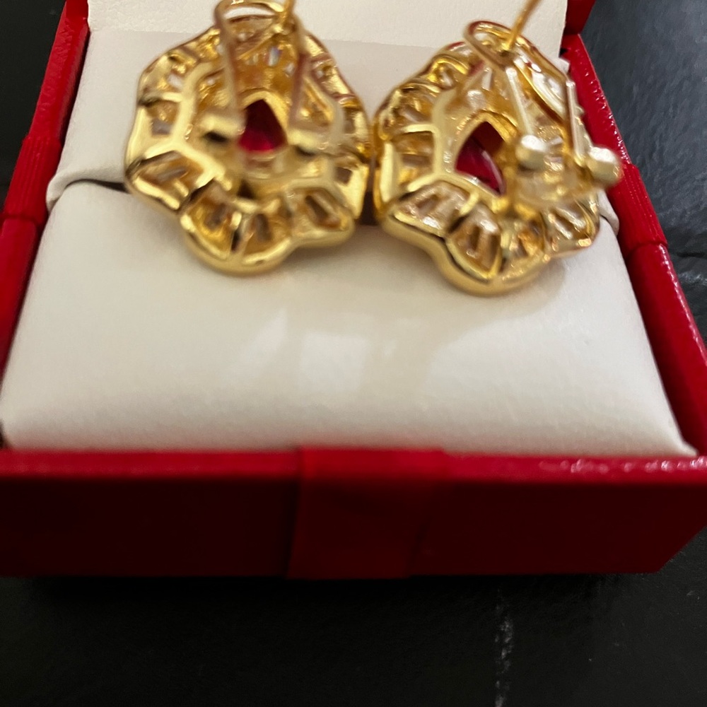 Stunning Gold Earrings with Red Gemstones Your Perfect Holiday Earrings - Picture 5 of 9